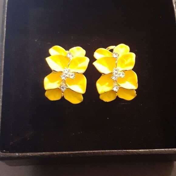New 18K Gold Plated White Crystal Yellow Colorful Enamel Leaves Omega Back Earr - Picture 1 of 5